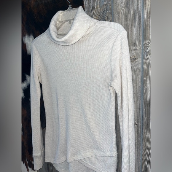 Eddie Bauer size small cream colored turtleneck long sleeve sweatshirt - Picture 2 of 6